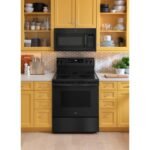 GE 30" Free-Standing Electric Convection Range GRF600AVBB - Image 4